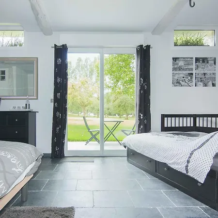 La Pomme Petillante Bed & Breakfast Maisnieres